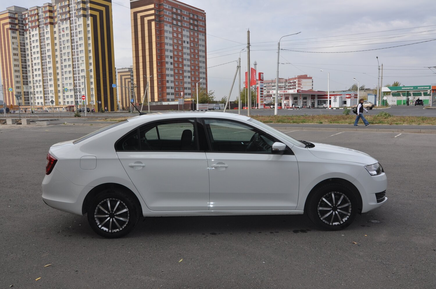 Аренда автомобиля Skoda Rapid