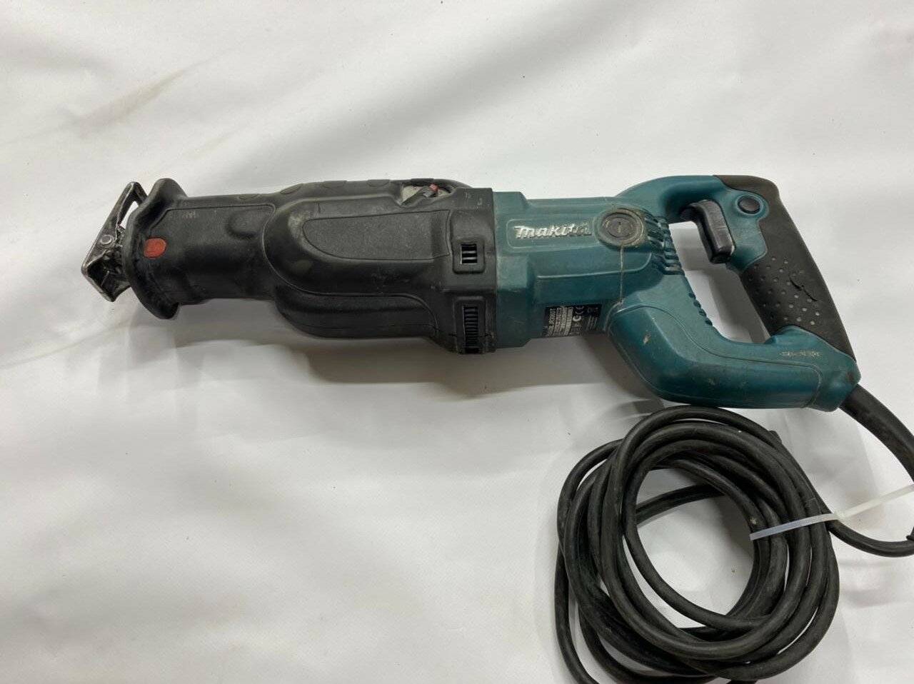 Аренда сабельной пилы Makita JR3050T