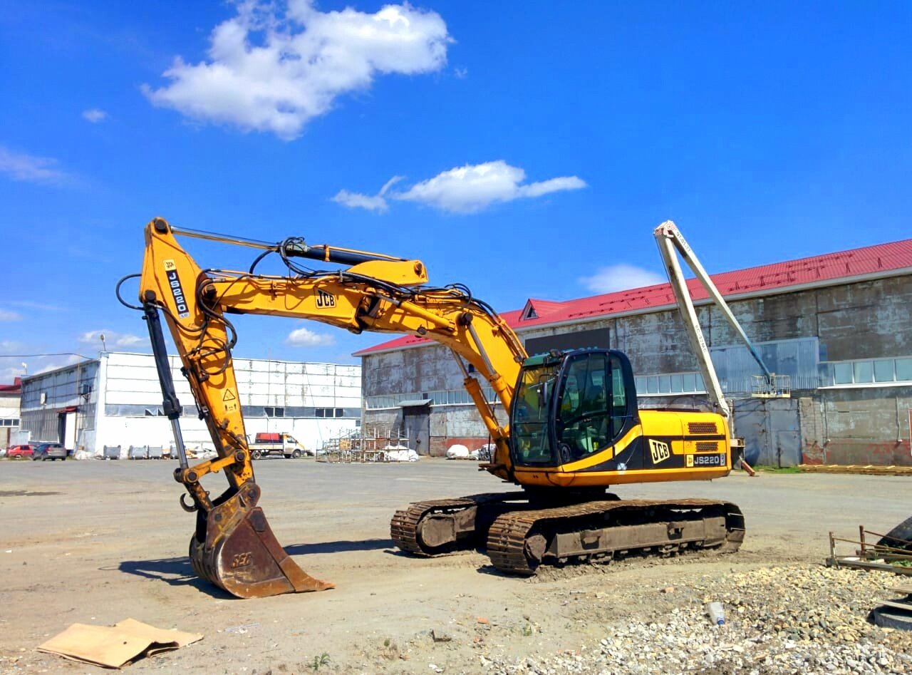 Экскаватор гусеничный JCB js220lc услуги аренда в Тюмени