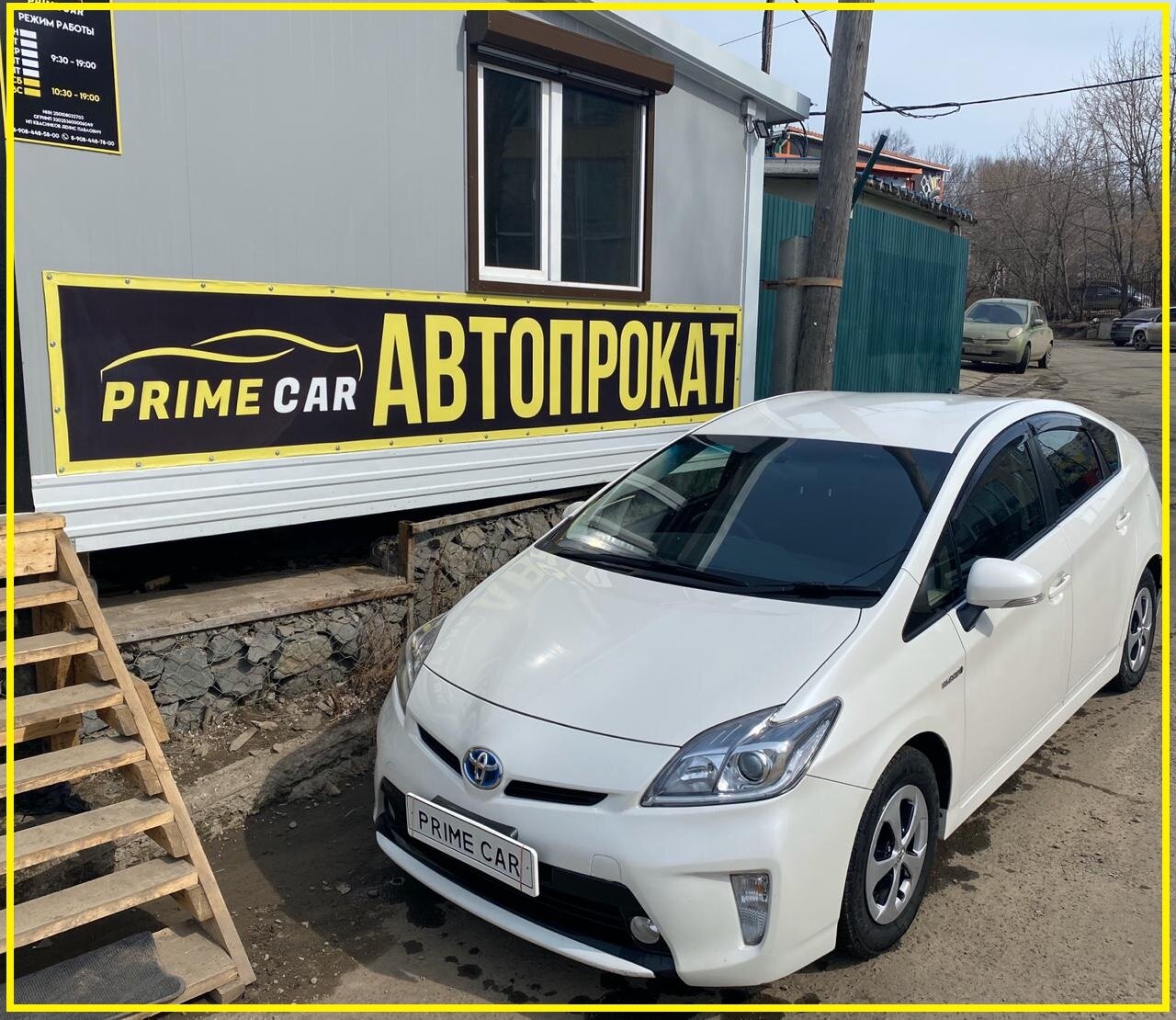 Аренда автомобиля Toyota PRIUS 2013 года