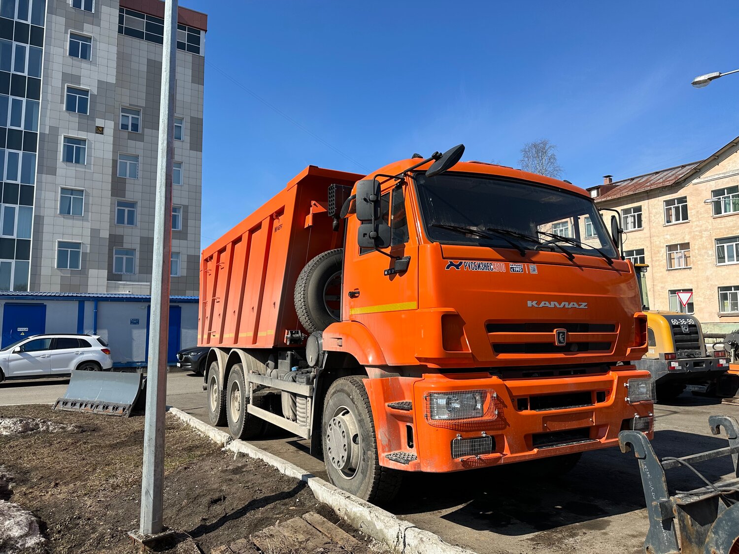 Аренда самосвала КАМАЗ 20 кубов